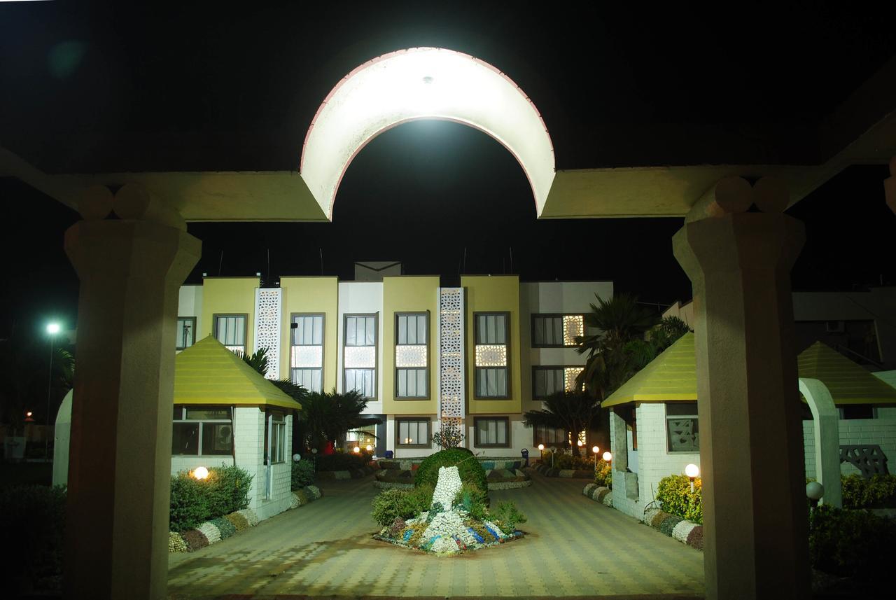 Safari Hotel & Resort Somnāth Exteriér fotografie